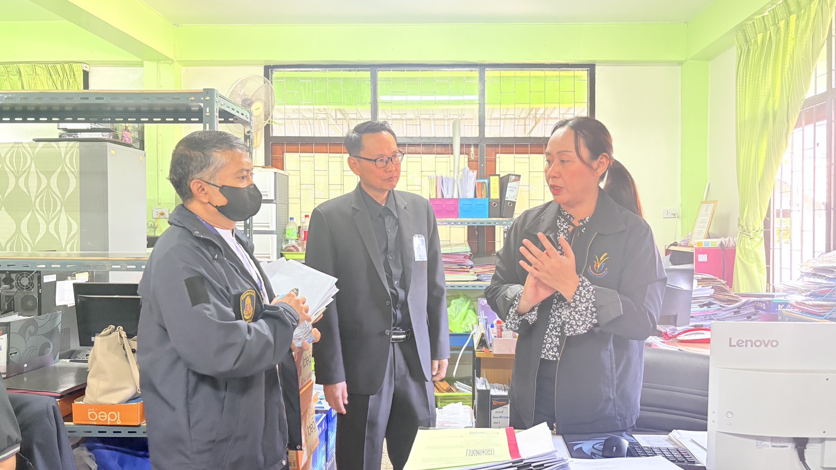 title - วันศุกร์ที่ 23 มกราคม 2569 เวลา 09.00 น. นายประเสริฐ  กาญจนเกียรติกุล ปฏิรูปที่ดินจังหวัดบุรีรัมย์ พร้อมเจ้าหน้าที่ ส.ป.ก.บุรีรัมย์ ให้การต้อนรับ นายยศกร ศรีคลัง ผู้อำนวยการกลุ่มประสานการป้องกันการทุจริต ภาค 3 และคณะในการลงพื้นที่ติดตามการออกโฉนดเพื่อการเกษตรและการใช้ประโยชน์ที่ดินตามระเบียบของสำนักงานการปฏิรูปที่ดินเพื่อเกษตรกรรม ณ สำนักงานการปฏิรูปที่ดินจังหวัดบุรีรัมย์ 